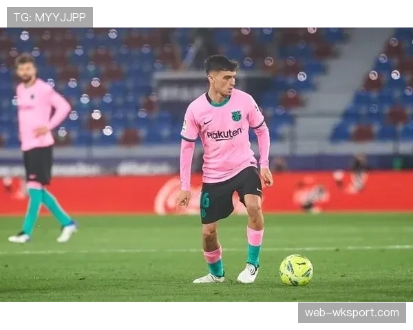 巴萨佩德里膝盖不适，出战成疑